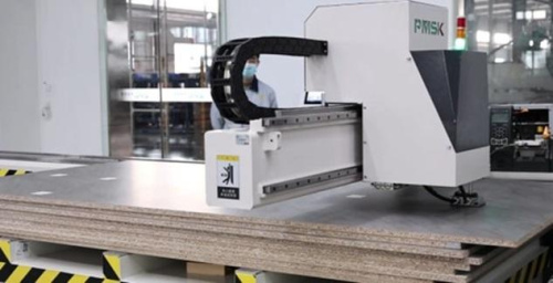 Станция автоматической печати и приклеивания этикеток Станция автоматической печати и приклеивания этикеток